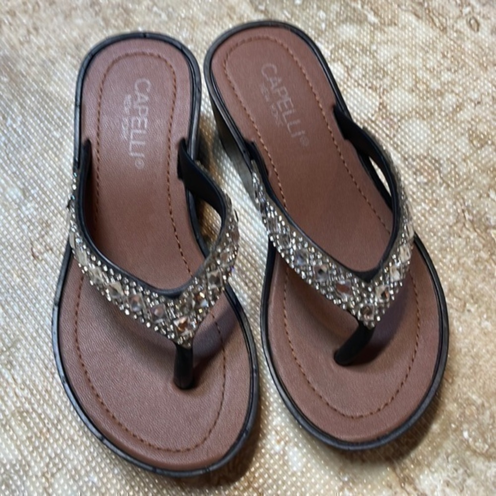 Capelli of New York toddler girls, rhinestone sandals. Size 10–11.
